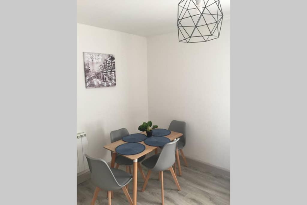 F2 Proche Gare Et Toute Commodite Chateau-Thierry Bagian luar foto